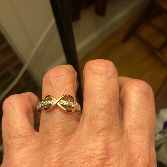 Sterling and rose gold size 8 unique ring. Stunning - Picture 3 of 4